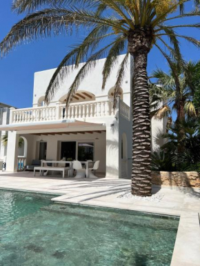 Hotel Moderne Villa mit Pool